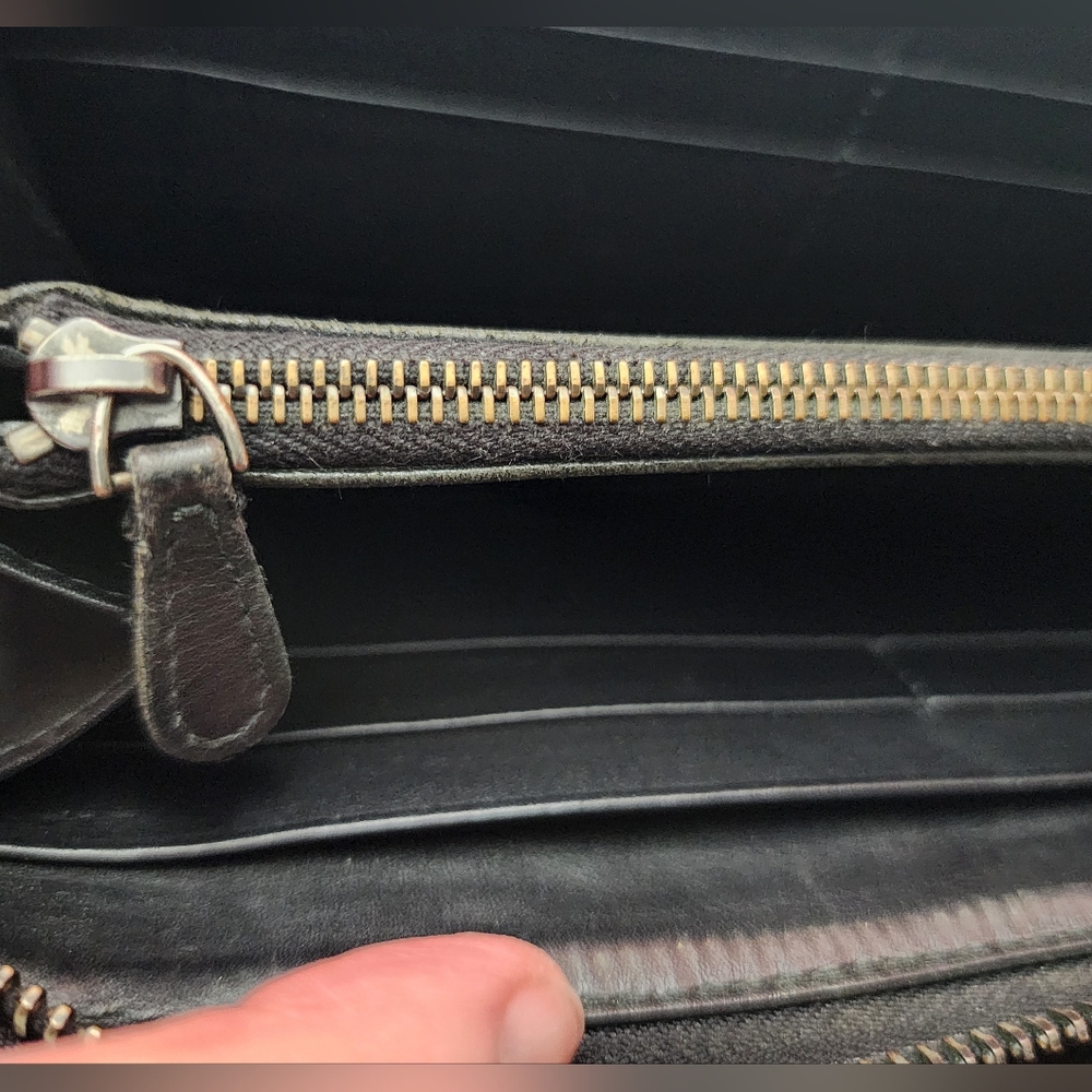 Bottega Veneta Black Leather Zippy Wallet - Picture 10 of 13